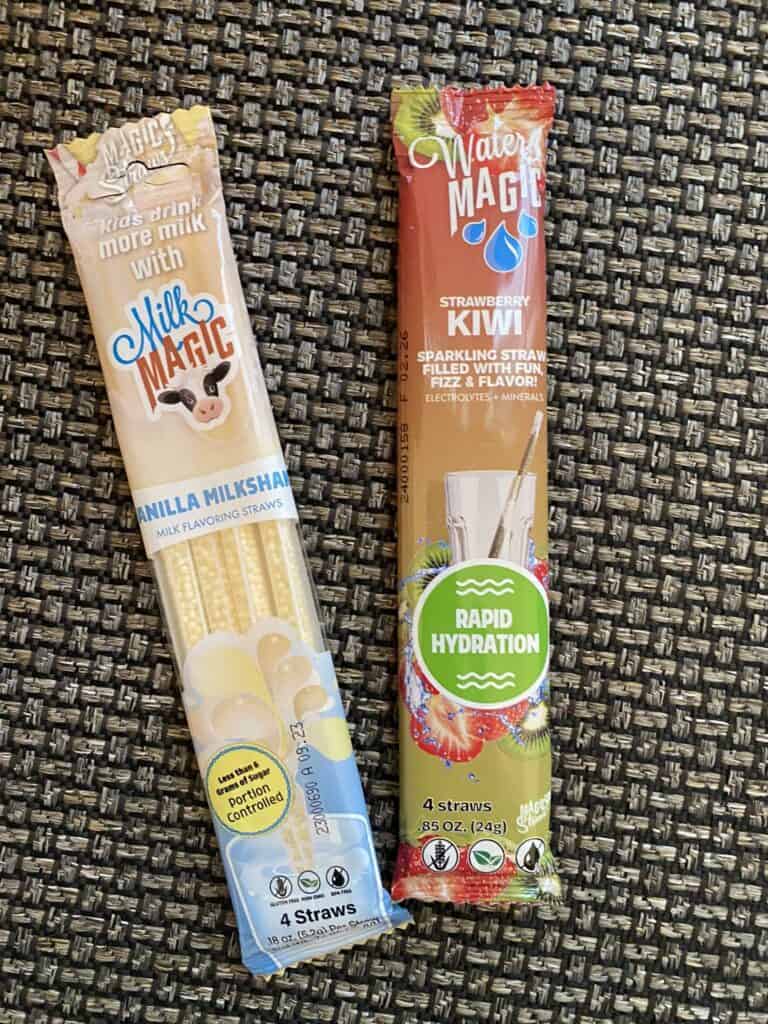 Magic Straws milkshake and Kiwi Strawberry flavor 