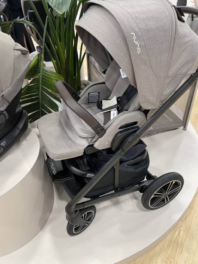 Nuna SWIV stroller super easy to maneuver 
