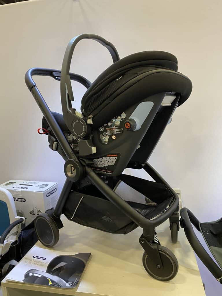 Peg Perego new city loop lightweight stroller with the Primo Viaggio 4-35 urban mobility infant car seat