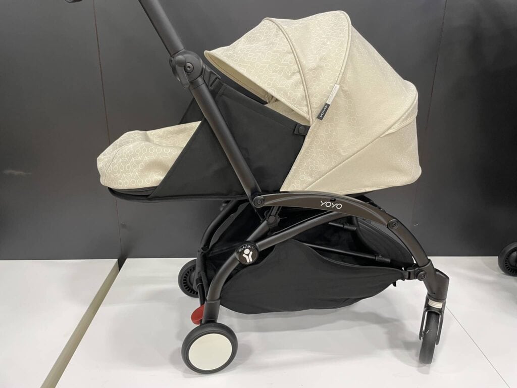 Side look of yoyo Bonpoint stroller zero plus newborn pack in newborn mode.