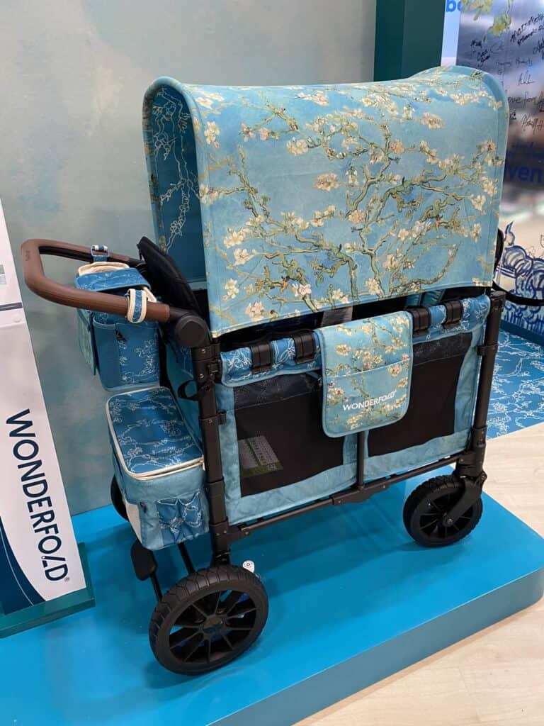 Wonderfold wagon with new color and full cover canopy