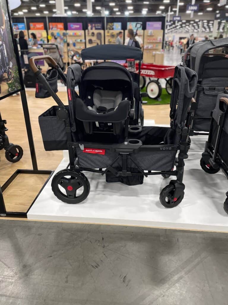 Radio Flyer Voya stroller wagon