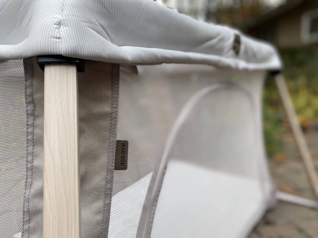 Maxi Cosi Travel Crib front zipper opening